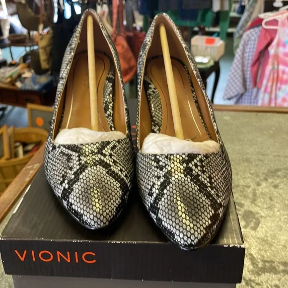 Vionic women's heels, size 7 wide style Madison MIA snake - Picture 2 of 6